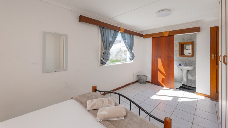 7 Bedroom Property for Sale in Struisbaai Western Cape